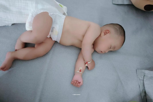 滨州三个月宝宝抬头不稳